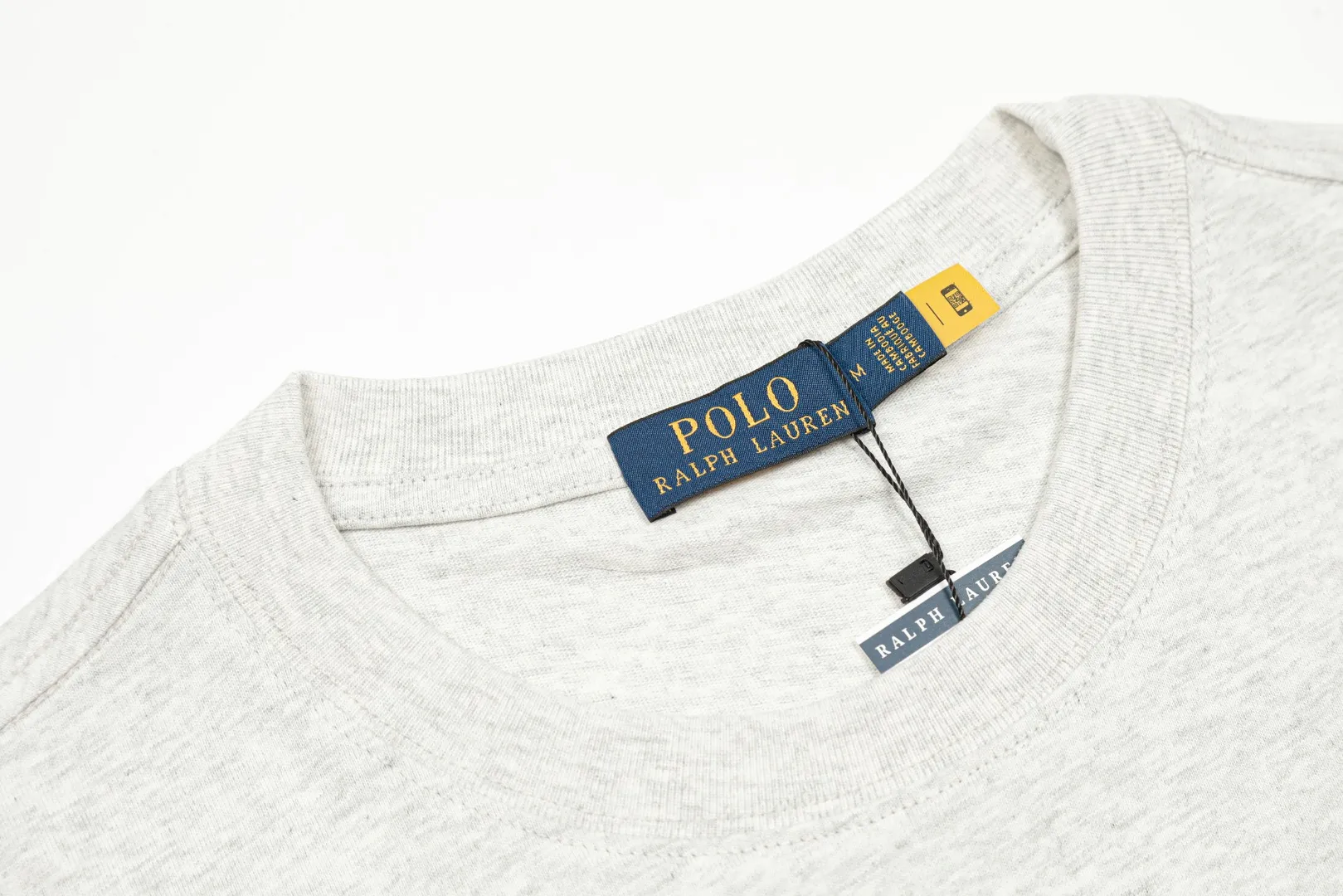 P176 💰 "Top quality" Style number: DS068# (not off the shelves all year round) [Ralph Lauren's new heavy industry embroidered men's and women's short sleeves for couples] ✅Ralph Lauren Ralph Lauren classic basic heavy industry large embroidery versatile round neck short sleeves ✅Main supplier platform live broadcast Wholesale entities Replenish when out of stock Not off the shelves ✅ZP quality 1:1 version Scan the code to enter the GF website Z cabinet quality ✅280g high-weight pure cotton fabric, focusing on high-end, cost-effective, and good quality. Needless to say, the version is restored to the original version. The maximum size can be worn up to 200 pounds. Loose, comfortable and stress-free. ✅Wear for work and life. Suitable for various occasions. A must-have recommendation for couples. Size: S-XL. Color: black, white, floral gray, navy blue.